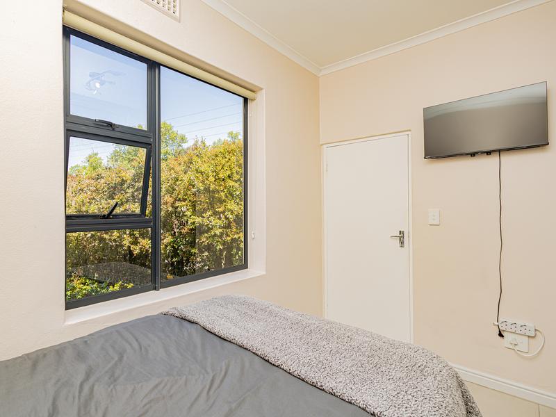 1 Bedroom Property for Sale in Kenilworth Western Cape